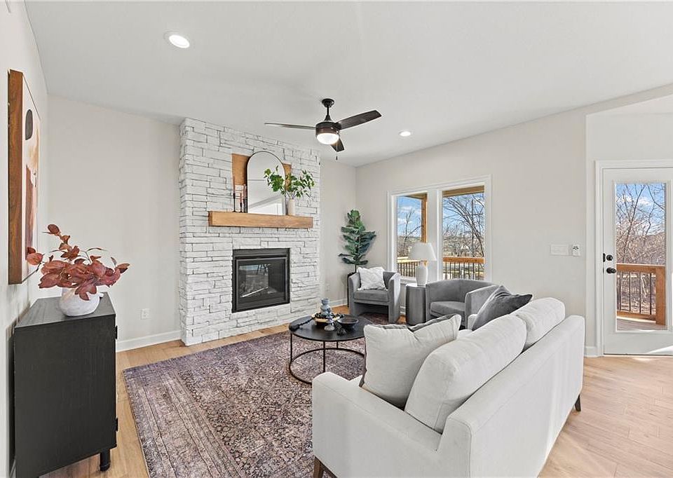 1st image of 20779 Emerald St