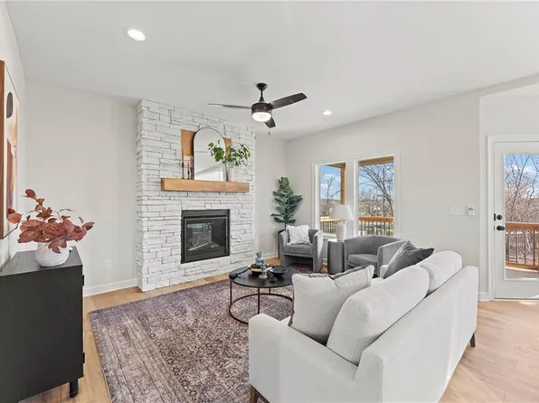 20779 Emerald St, Spring Hill, KS 66083