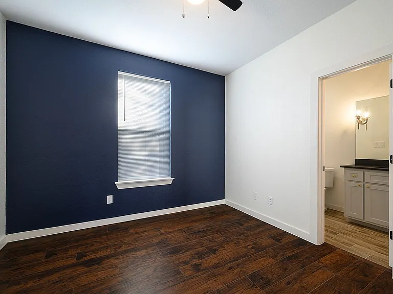3120 Cockrell — Photo 15
