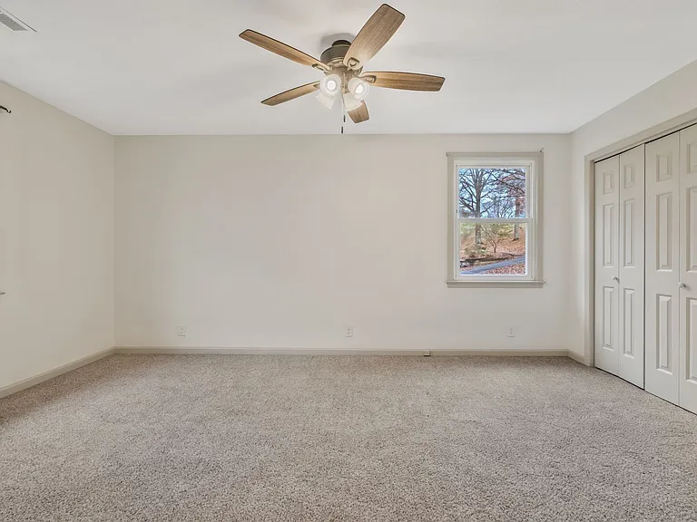 115 Pascal Dr — Photo 15
