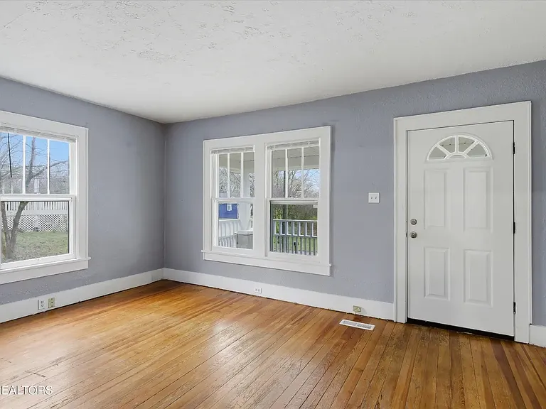 5301 Ross Rd — Photo 5