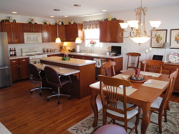 3rd image of 2022 Barrington Dr W