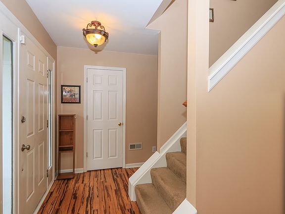 3rd image of 4490 Chestnut Creek Dr