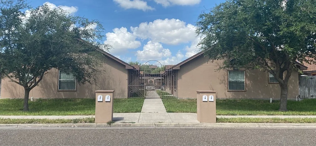 2101 Bahamas Drive - 3 — Photo 2