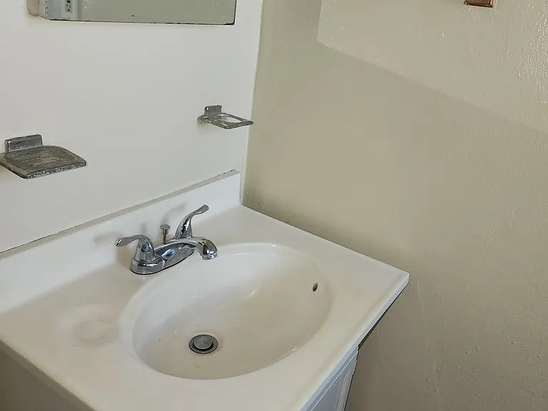 1605 Saint Clair St — Photo 22