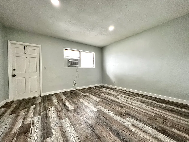 750 NW 9th Ave #3B — Photo 11
