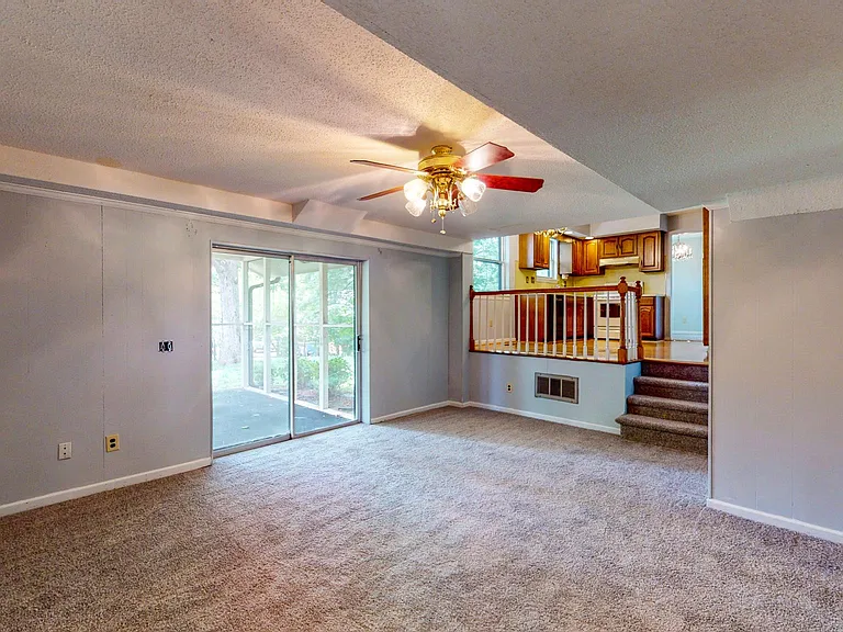 916 Huntington Cir — Photo 22