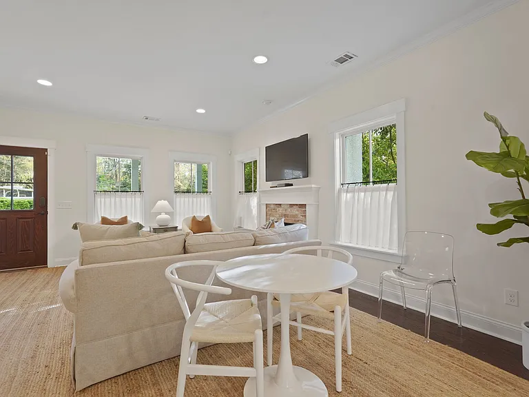 15 Government Rd — Photo 14