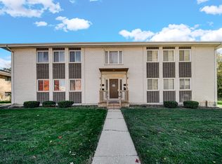31 Wellington Ave APT 1, Mundelein, IL 60060