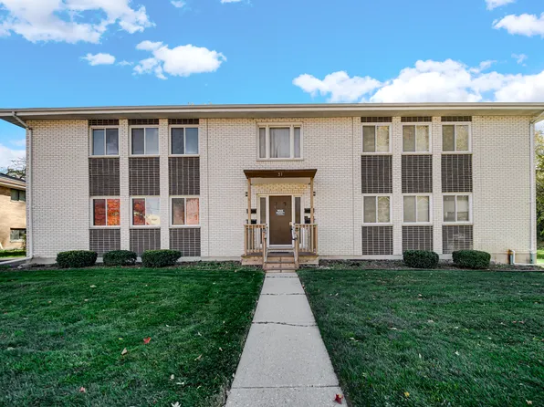 31 Wellington Ave APT 1, Mundelein, IL 60060