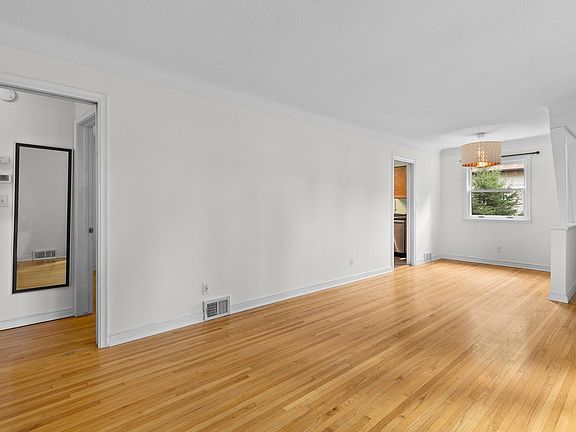 5th image of 1081 Hubbard Ave