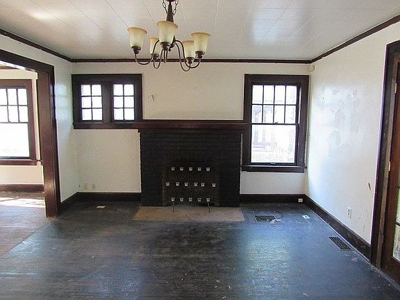 4th image of 931 N Winnebago St