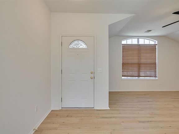 4th image of 1428 Forest Glenn Cir