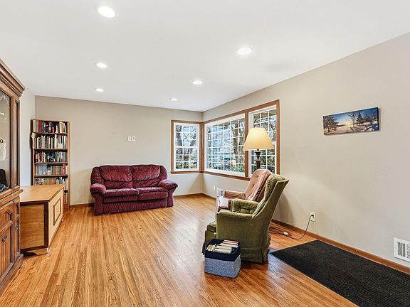4th image of 7216 Cartisian Ave