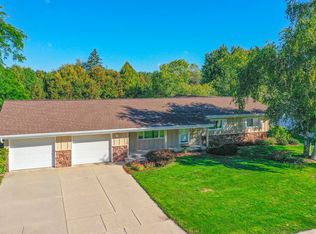 231 E Glenbrook Dr, Pulaski, WI 54162