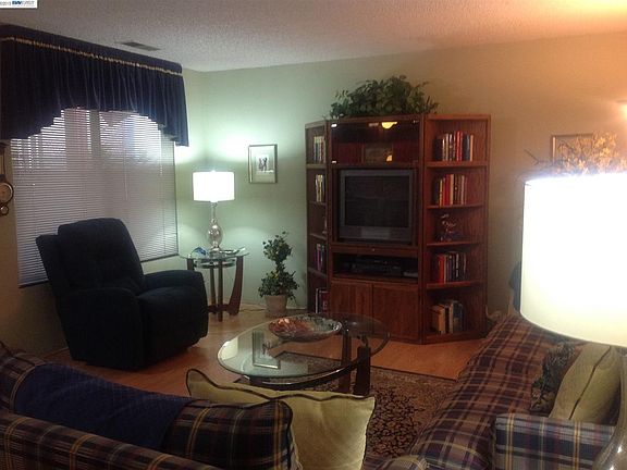 3rd image of 396 Callan Ave