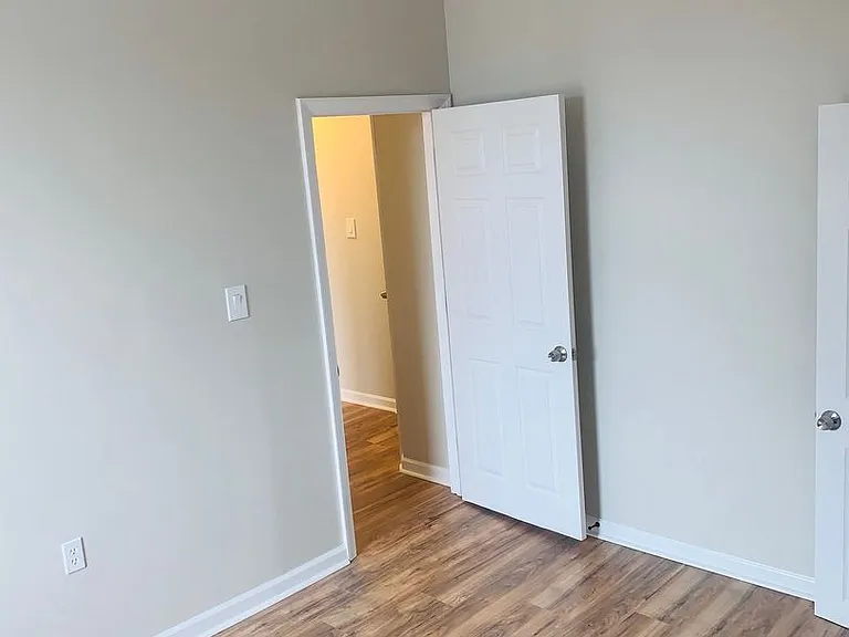 327 Market St — Photo 10