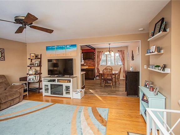 3rd image of 302 Paikin Dr