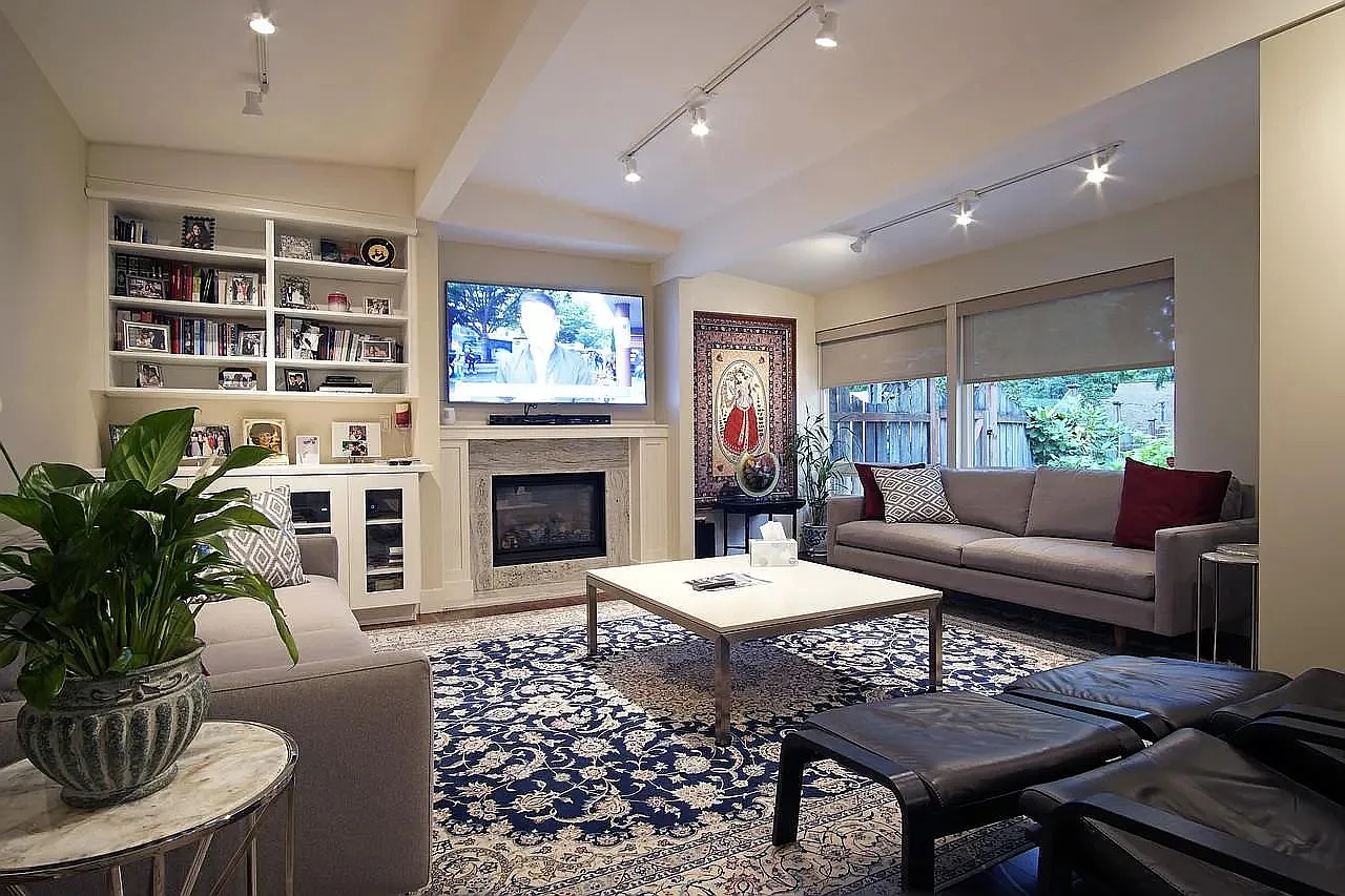 4 bed, 2410 sqft, $7,000 — Photo 2