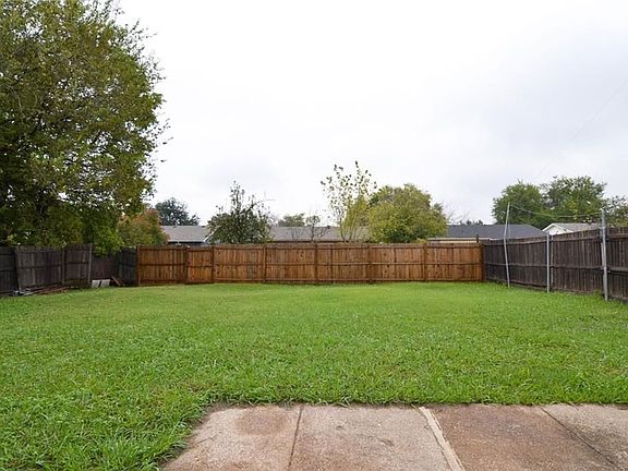 3rd image of 1900 E Park Blvd