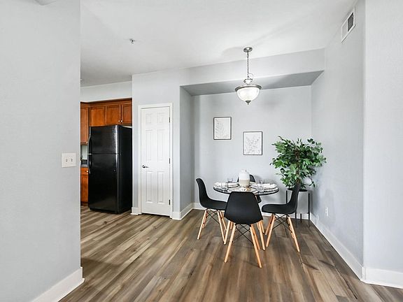 3rd image of 5034 Everett St #101