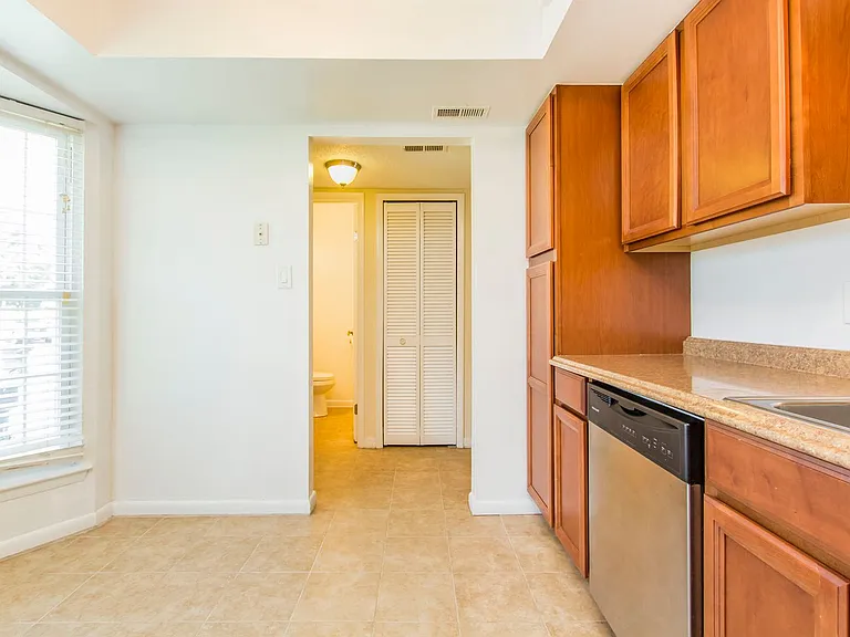 640 Counselor Sq — Photo 6