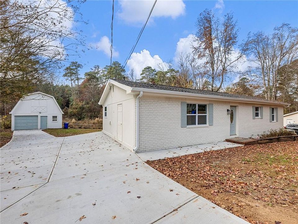 1st image of 930 Woodbridge Dr NE