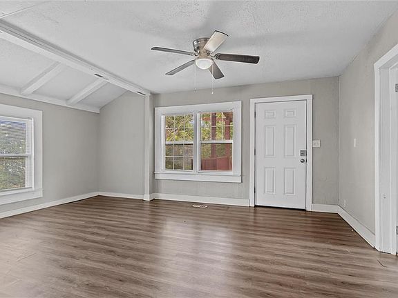 4th image of 432 Blue Ridge Blvd