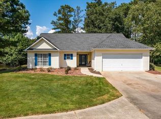 99 Dogwood Lakes Dr, Hampton, GA 30228