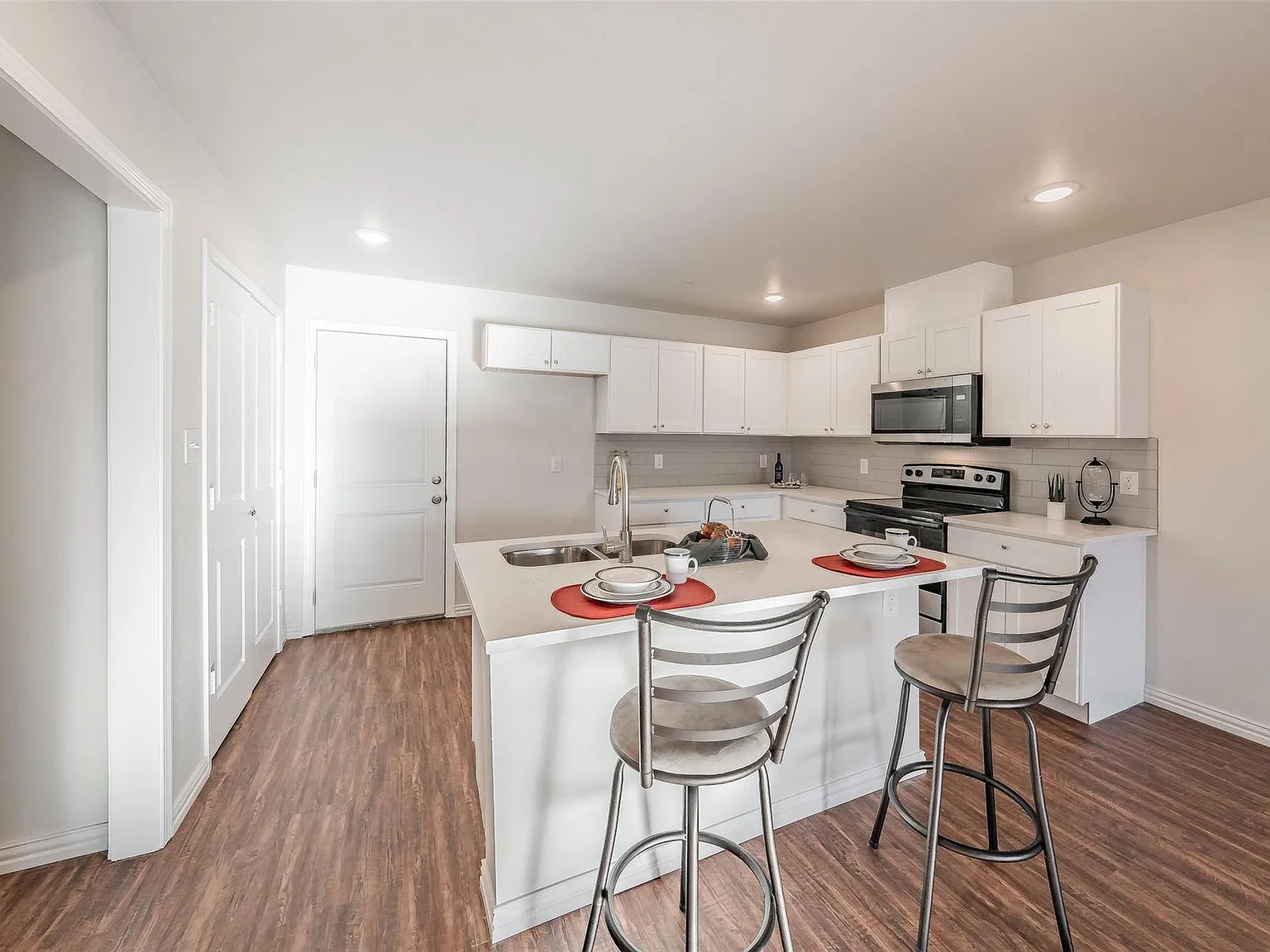 3 bed, 2.5 bath, 1550 sqft, $2,795 — Photo 3
