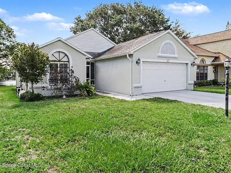 1611 Clover Cir — Photo 17