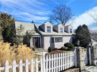 518 Lockwood Rd, Fairfield, CT 06825