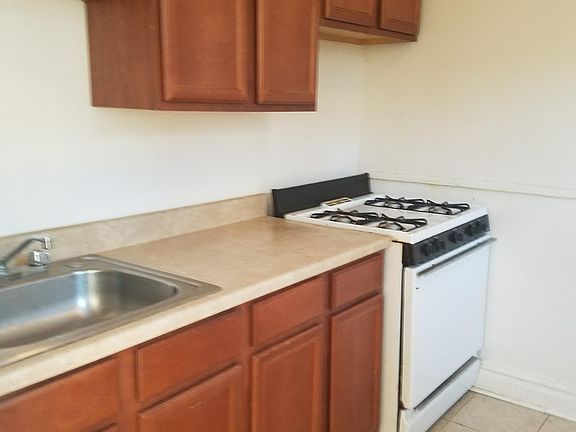 3rd image of 6826 N Wayne Ave APT 3C