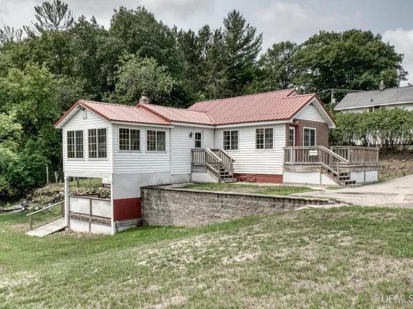 1503 W D St, Iron Mountain, MI 49801