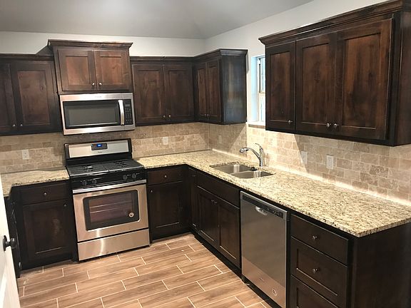 2nd image of 115 W Thompson Ave
