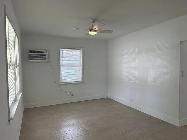 1018 NE 3rd St — Photo 2