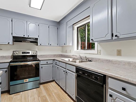 4th image of 323 Rock Knoll Dr