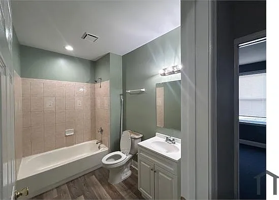 2529 Denison St — Photo 8