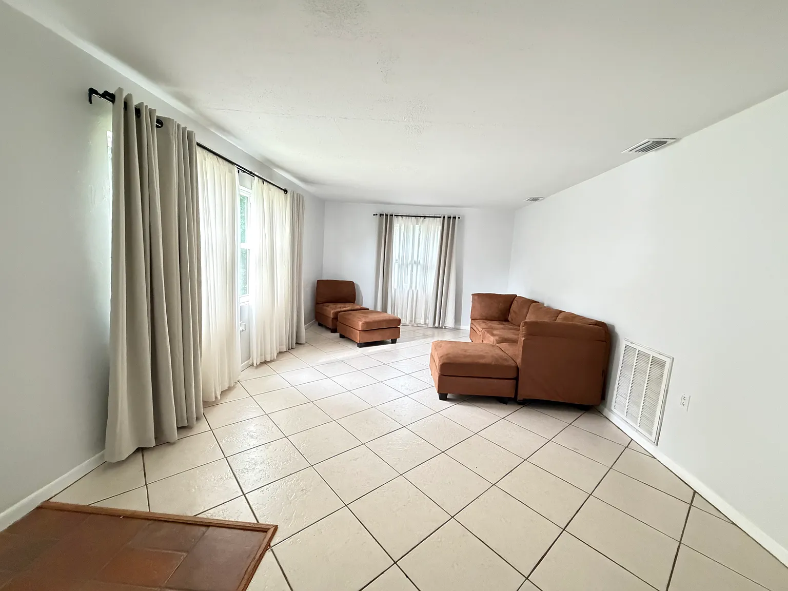 2 bed, 1027 sqft, $1,500 — Photo 2