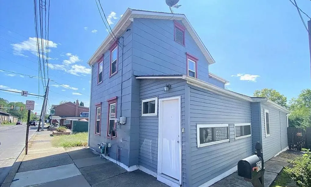 2 bed, 1079 sqft, $1,300 — Photo 1