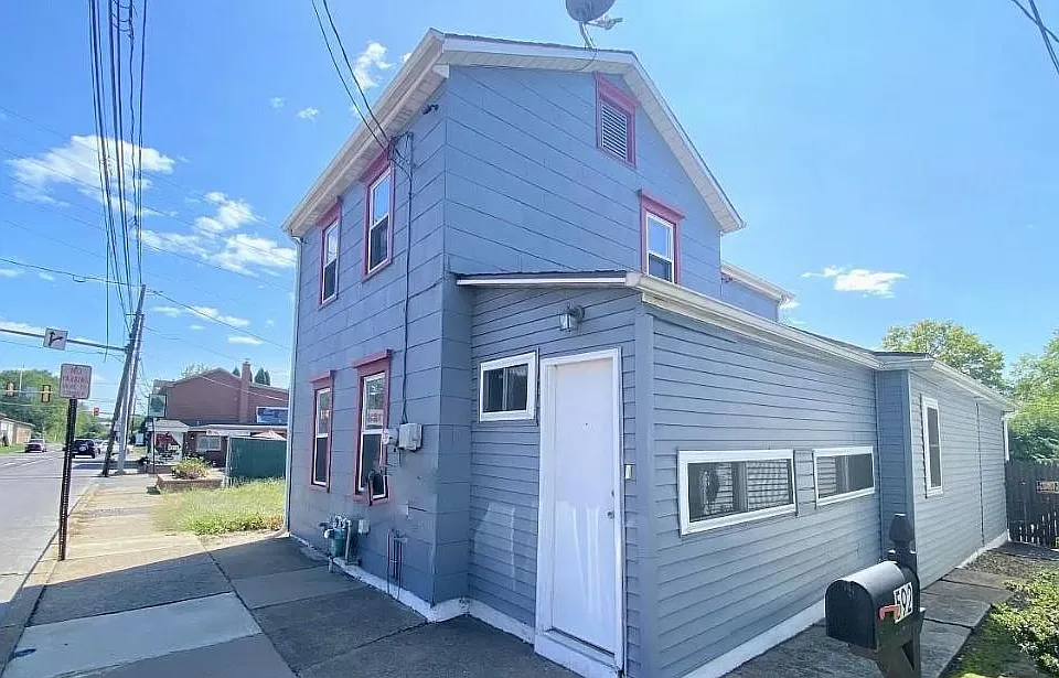 592 Walnut St