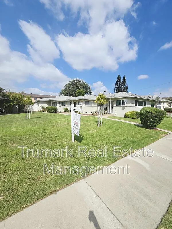 1 bed, 1.0 bath, $2,100 — Photo 2