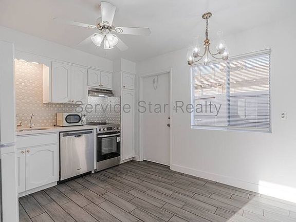3rd image of 518 E Huntington Dr APT 3