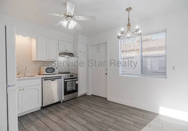 518 E Huntington Dr #3 — Photo 2