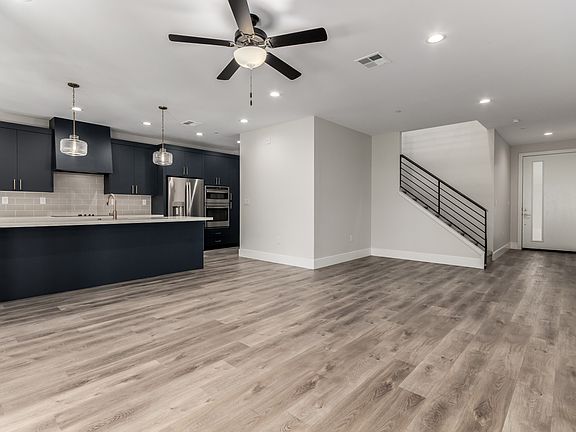 4th image of 165 E Lexington Ave