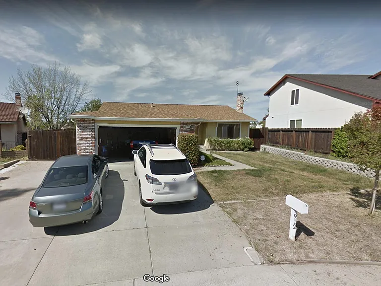 912 Gloucester Ct — Photo 1