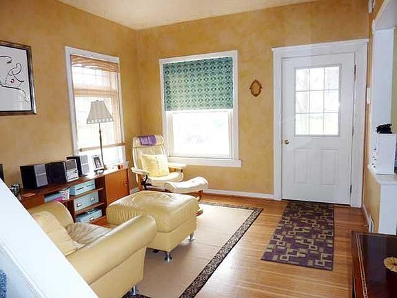 5th image of 214 Milburn St