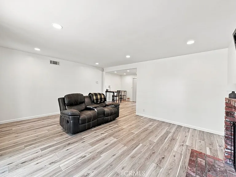 17611 Leslie Ave — Photo 16