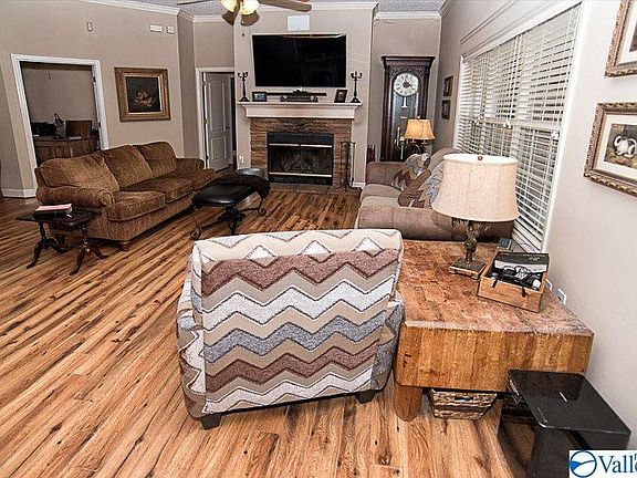 5th image of 203 Cannes Cir SE