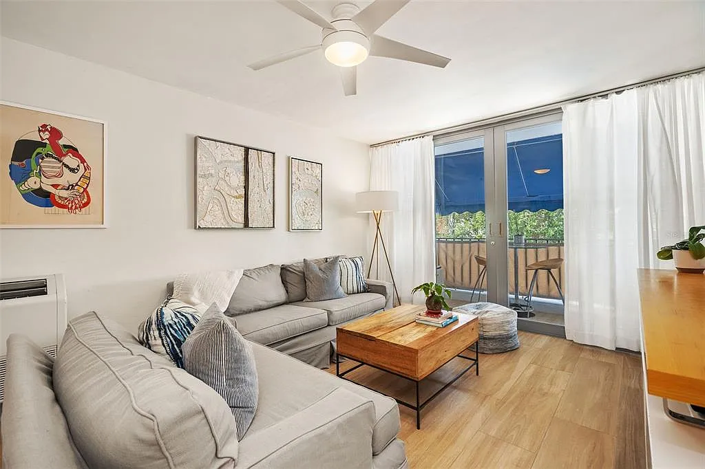 2 bed, 1.0 bath, 1200 sqft, $3,000 — Photo 3
